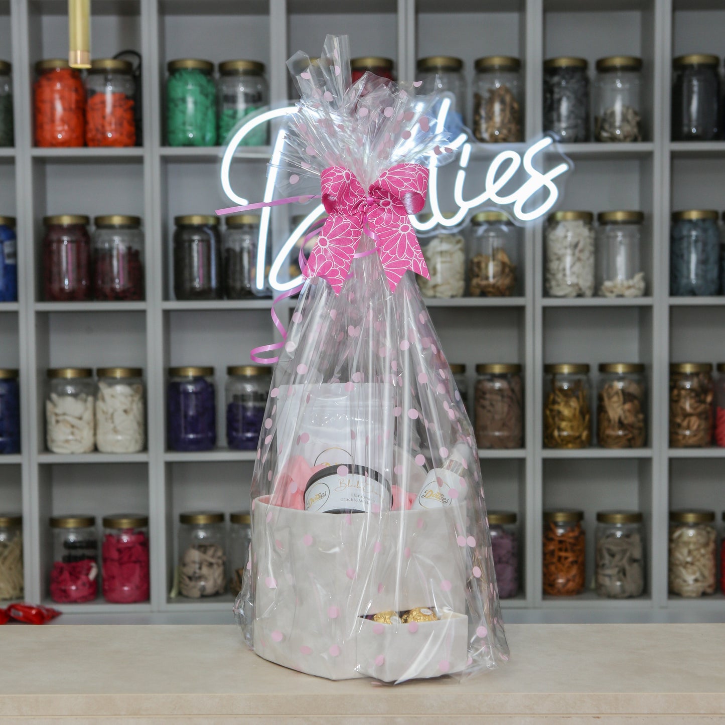 Luxury Scented Hamper with Candle, Room Spray, Snow Wax & Chocolates