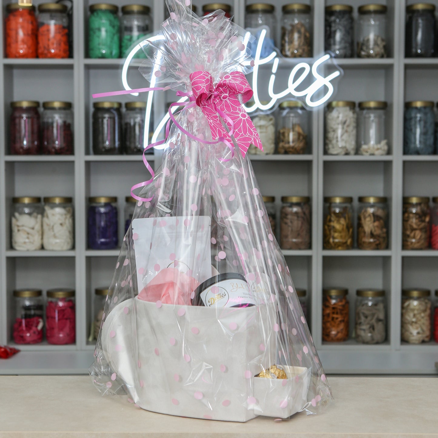 Luxury Scented Hamper with Candle, Room Spray, Snow Wax & Chocolates