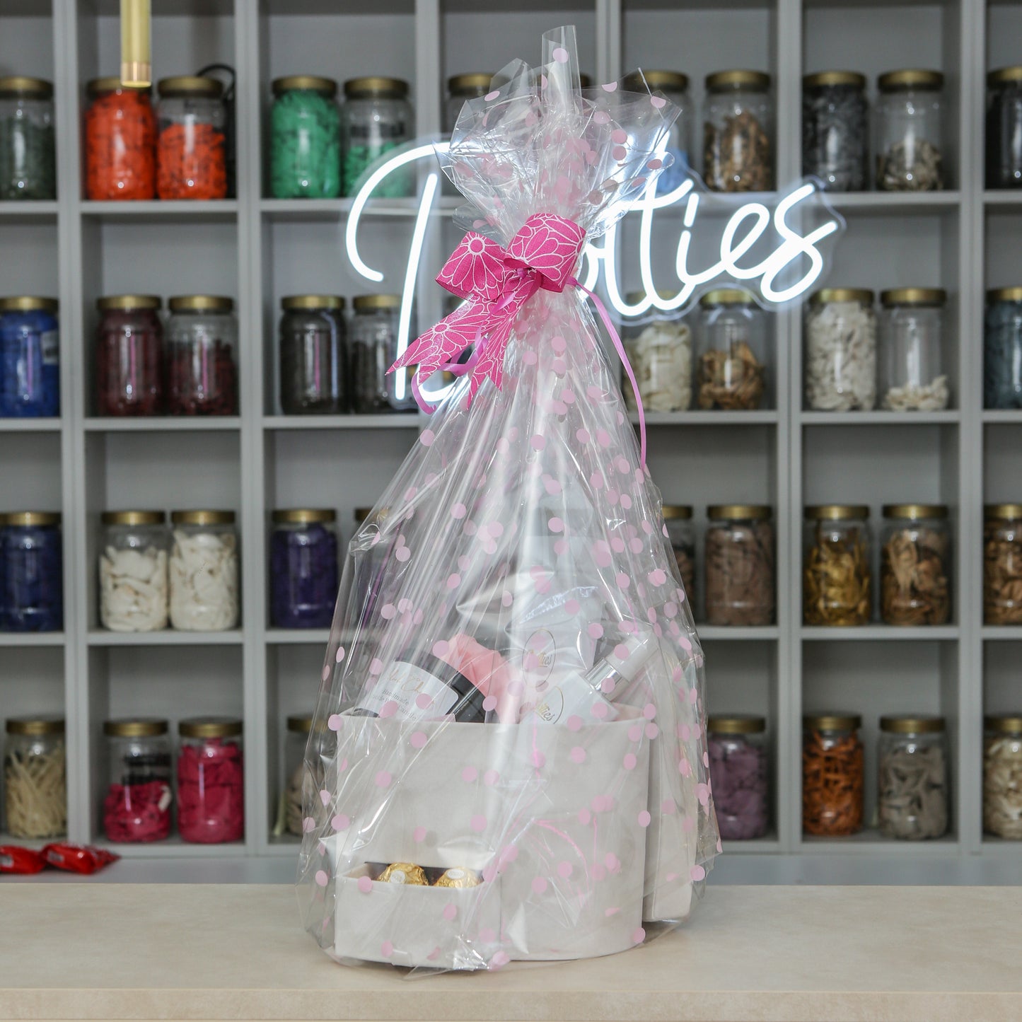 Luxury Scented Hamper with Candle, Room Spray, Snow Wax & Chocolates