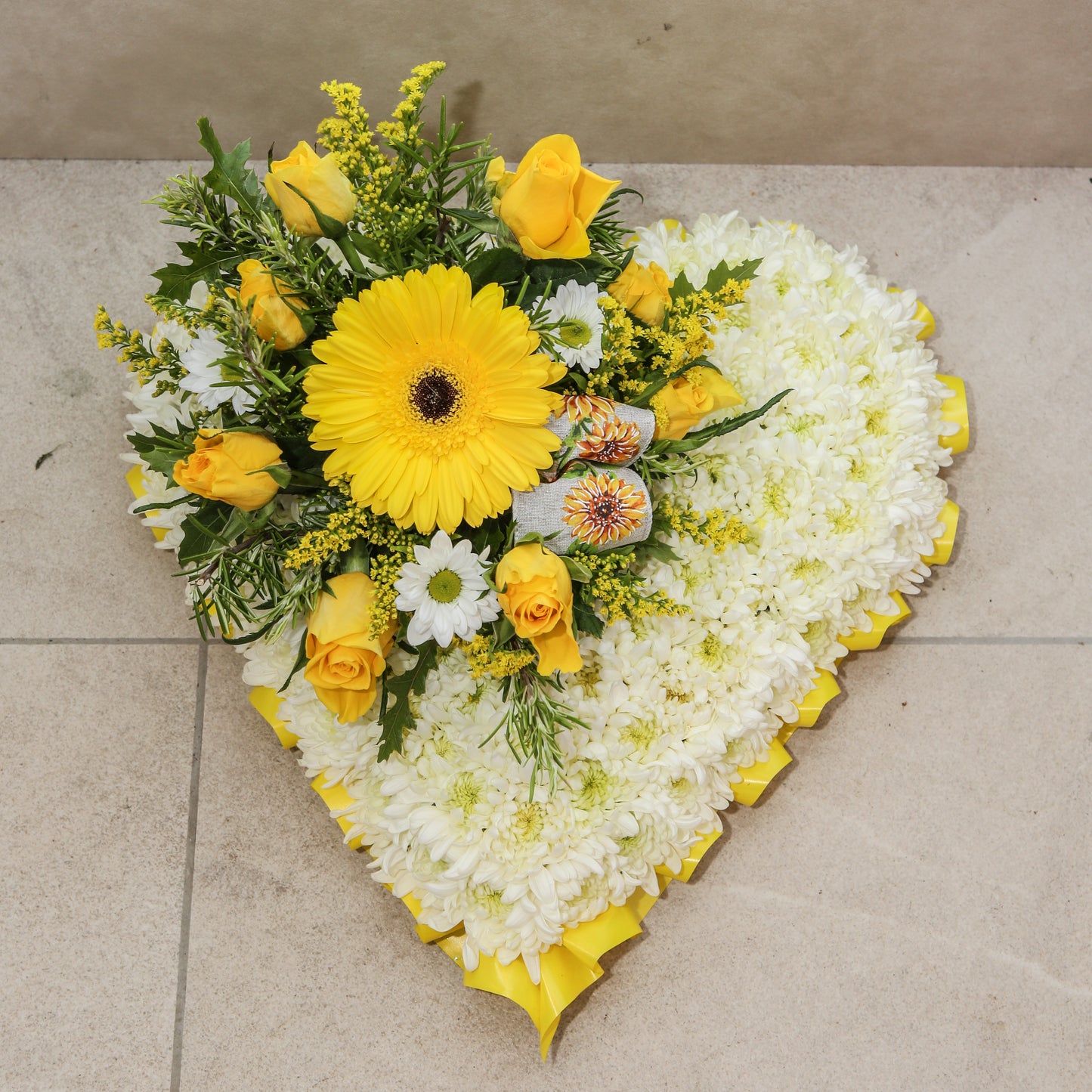 💛 Sunlit Heart Funeral Tribute – 15 Inch